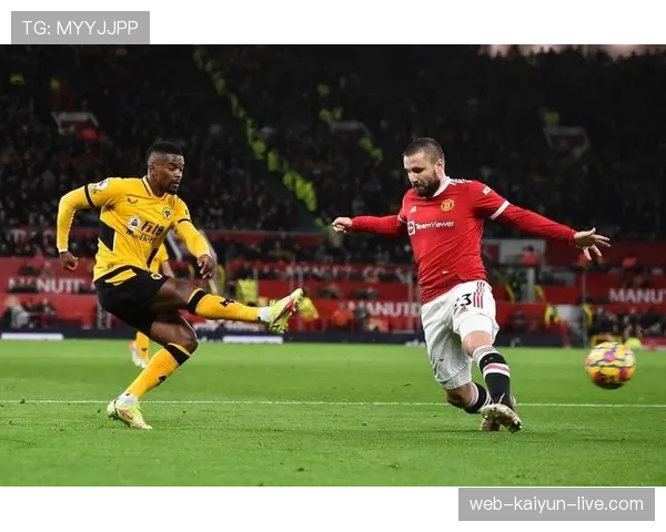 曼联防守漏洞问题显现，对球队稳定性与联赛走势造成影响